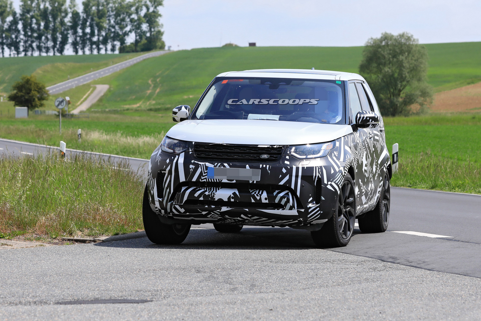 2021 Land Rover Discovery Coming With Updated Looks Which We Can’t Yet See