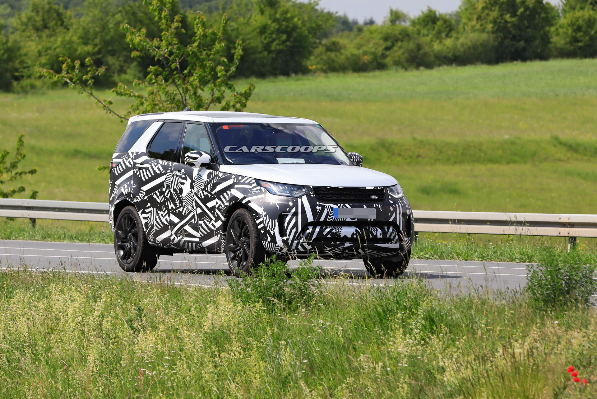2021 Land Rover Discovery Coming With Updated Looks Which We Can’t Yet See