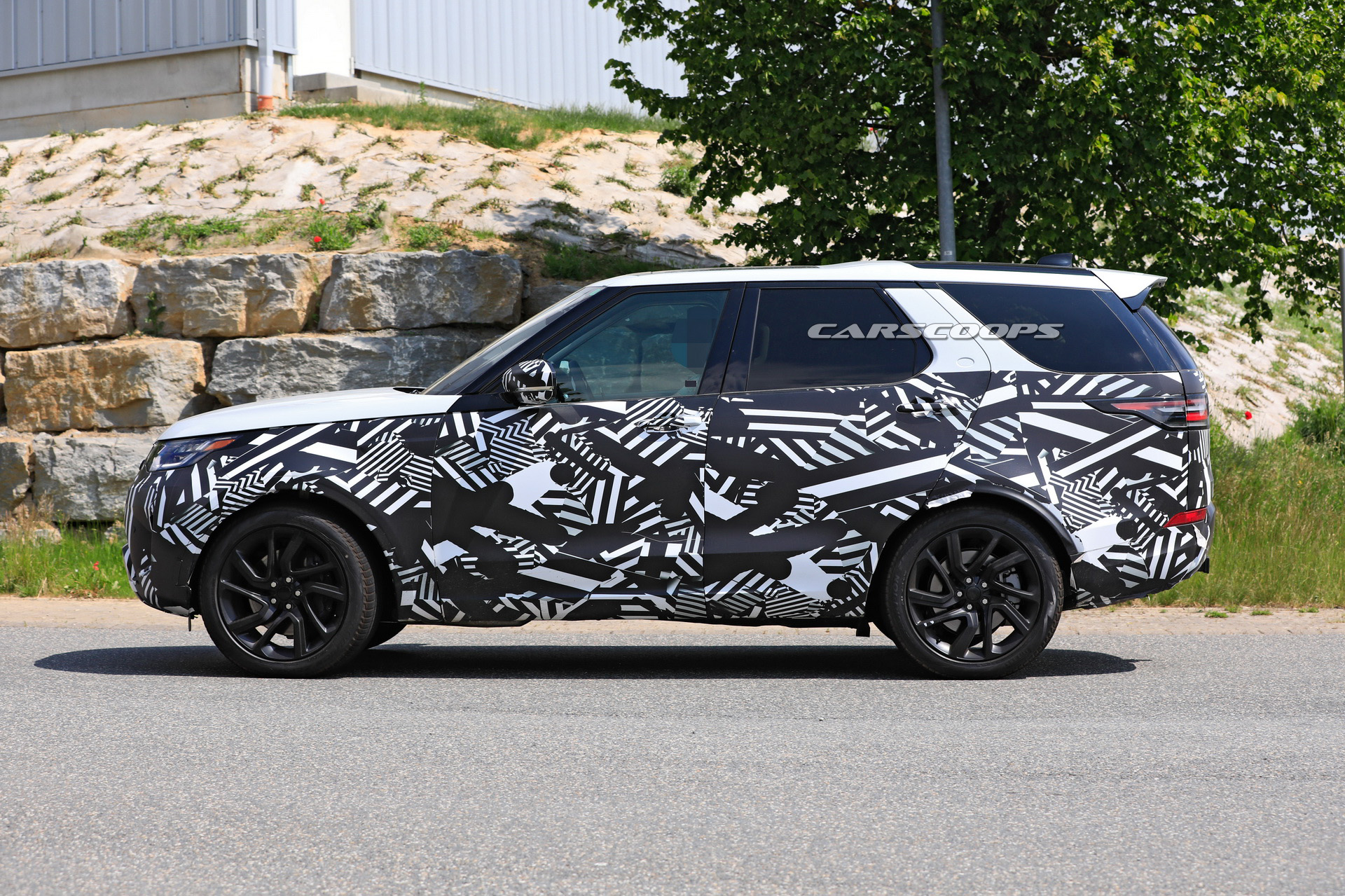 2021 Land Rover Discovery Coming With Updated Looks Which We Can’t Yet See