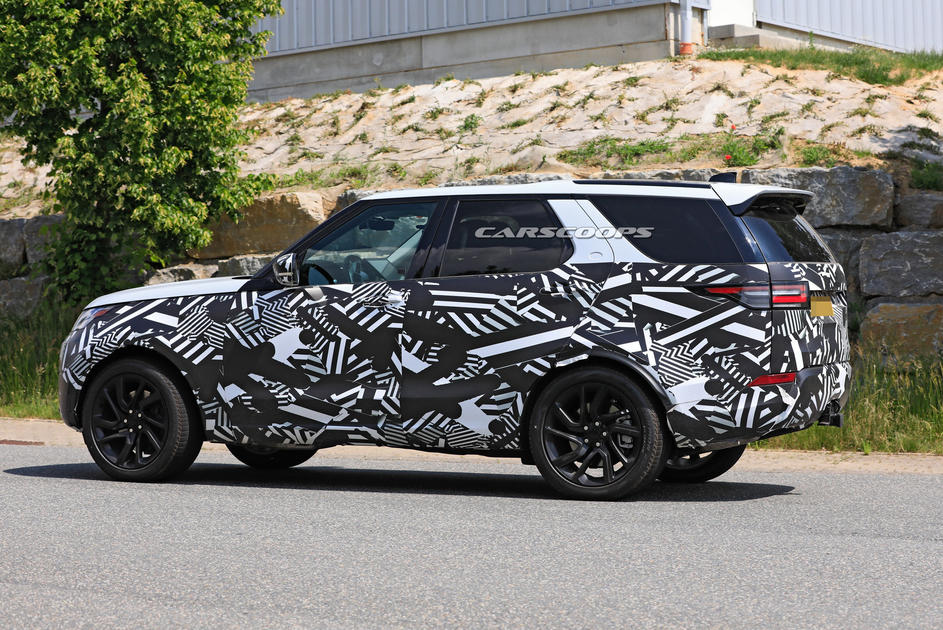 2021 Land Rover Discovery Coming With Updated Looks Which We Can’t Yet See