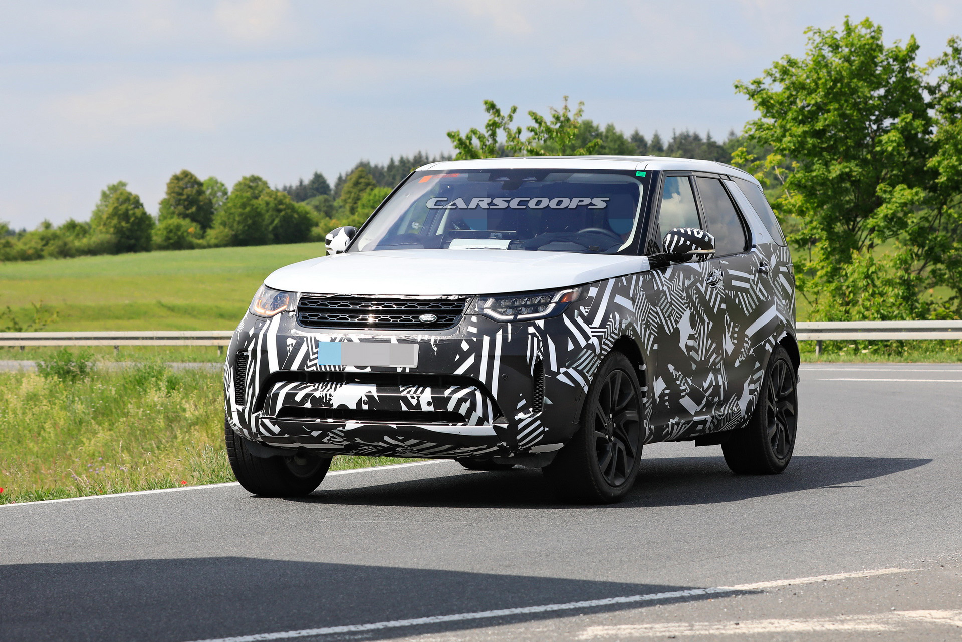 2021 Land Rover Discovery Coming With Updated Looks Which We Can’t Yet See