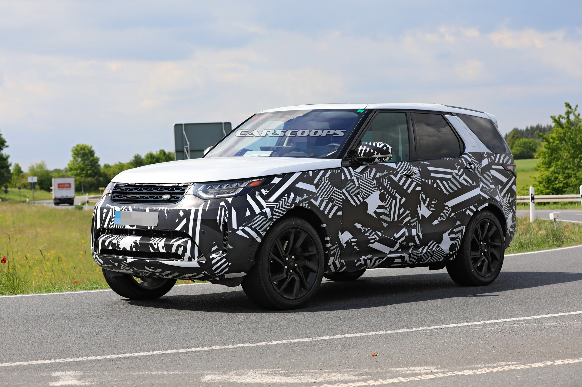 2021 Land Rover Discovery Coming With Updated Looks Which We Can’t Yet See