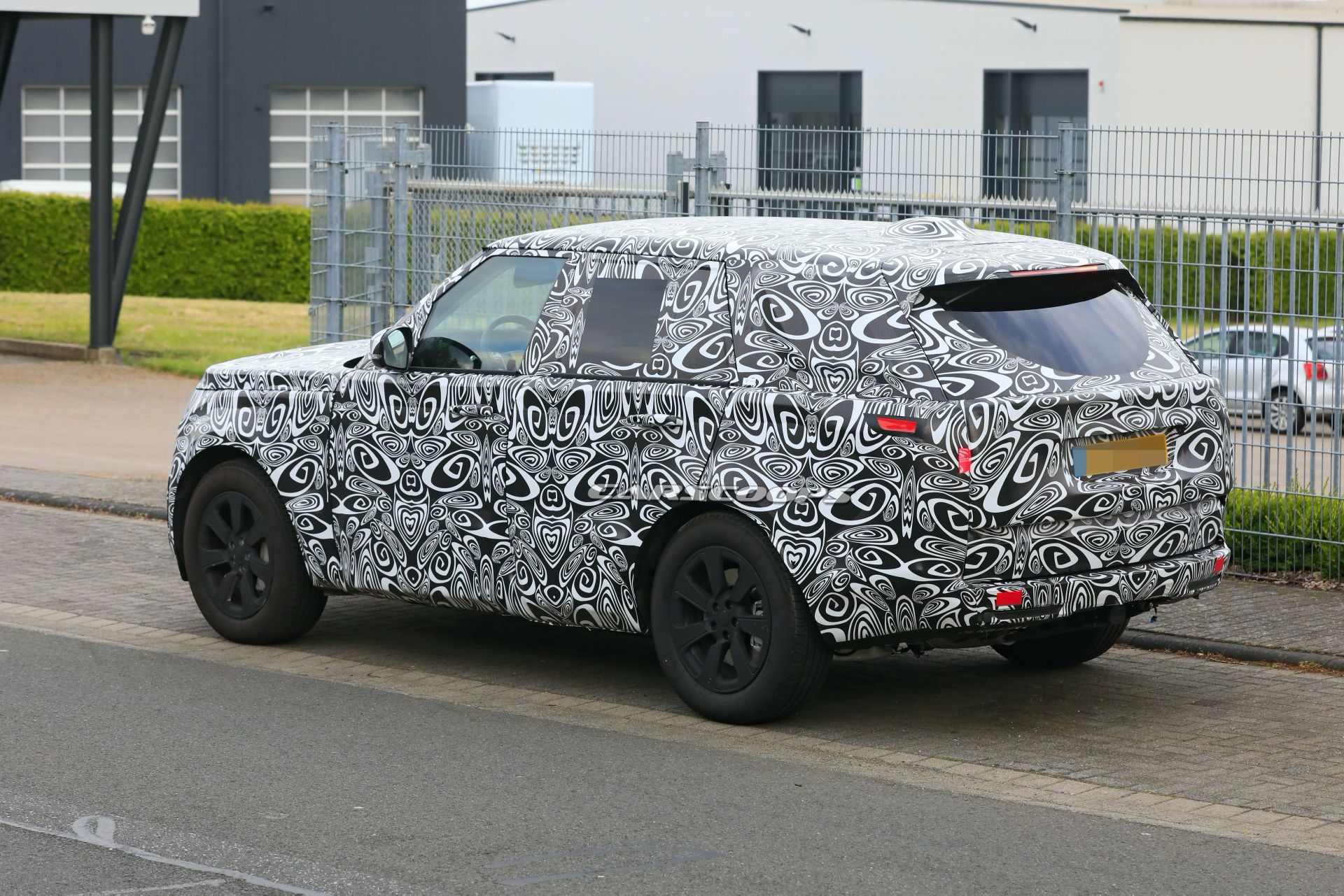 Get An Up-Close Look At The 2022 Range Rover Flagship Luxury SUV