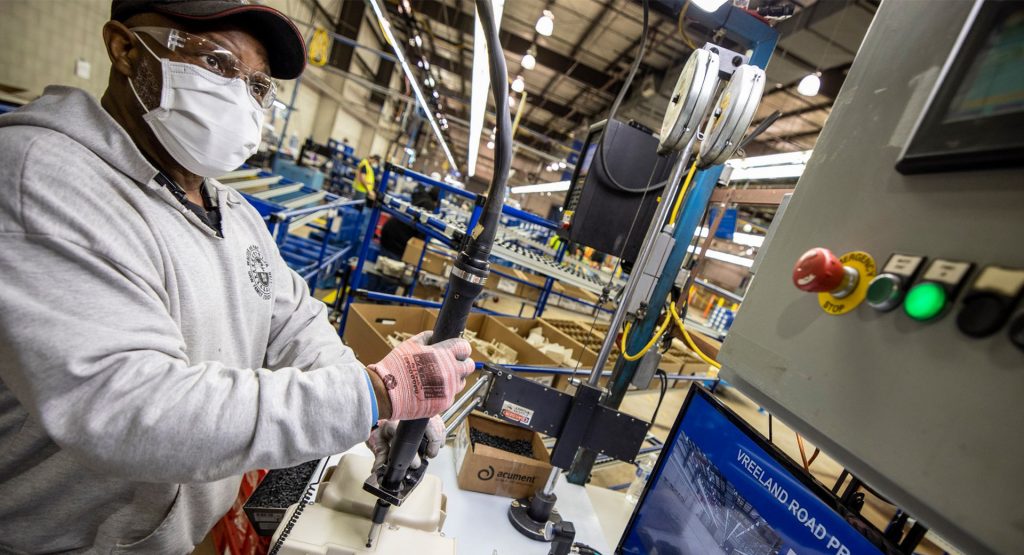  Ford Says Salaried Workers Won’t Return To Offices Before Late June Or Early July