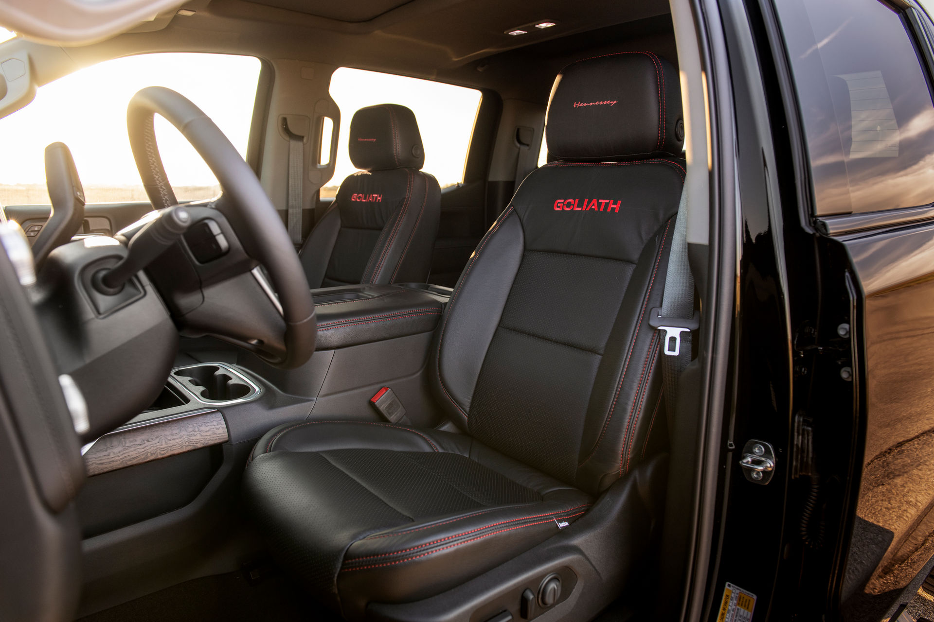 Hennessey’s 2020 GMC Sierra And Chevy Silverado Goliath Will Obliterate A Civic Type R In 0-60 MPH Sprint