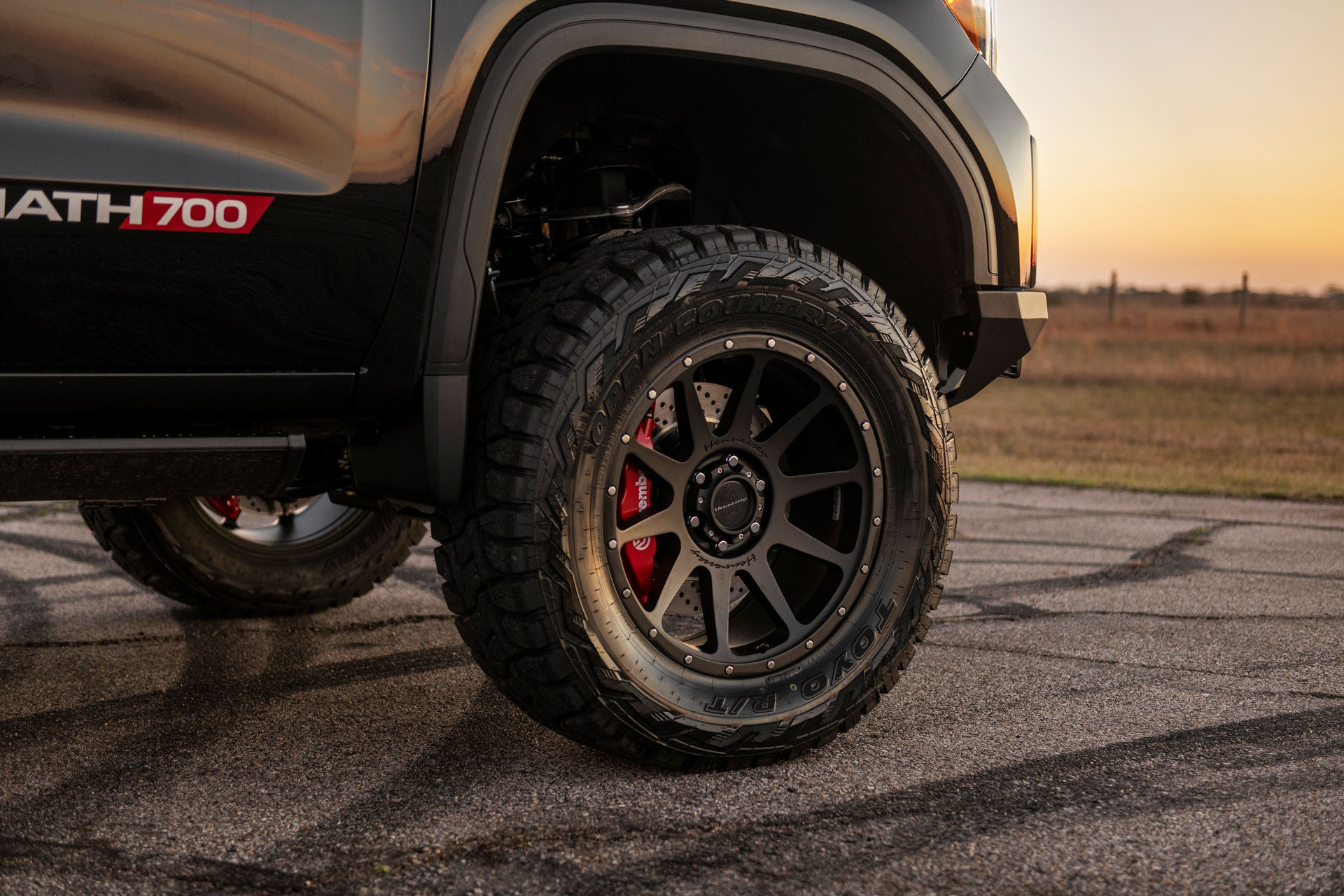Hennessey’s 2020 GMC Sierra And Chevy Silverado Goliath Will Obliterate A Civic Type R In 0-60 MPH Sprint