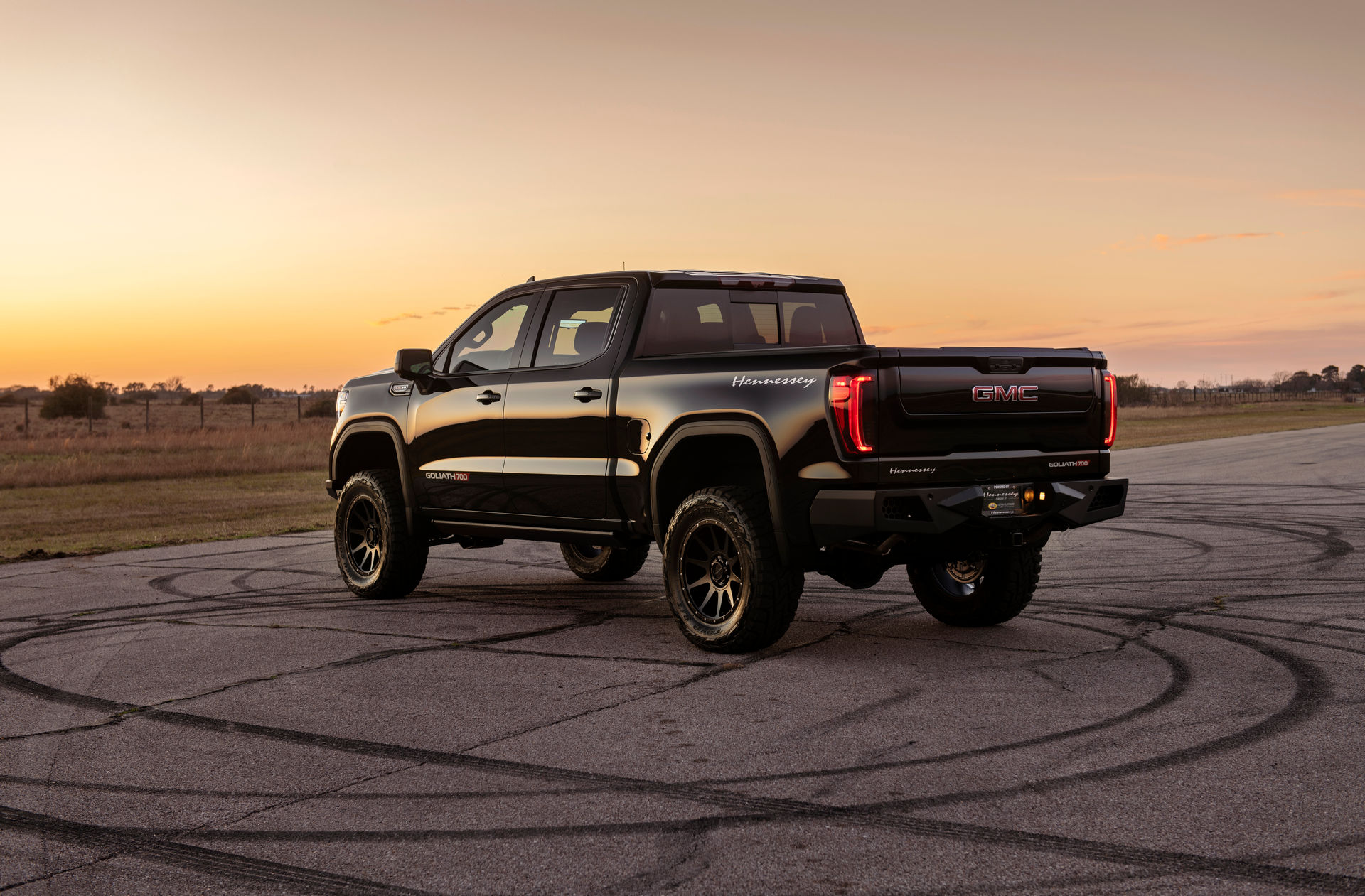 Hennessey’s 2020 GMC Sierra And Chevy Silverado Goliath Will Obliterate A Civic Type R In 0-60 MPH Sprint
