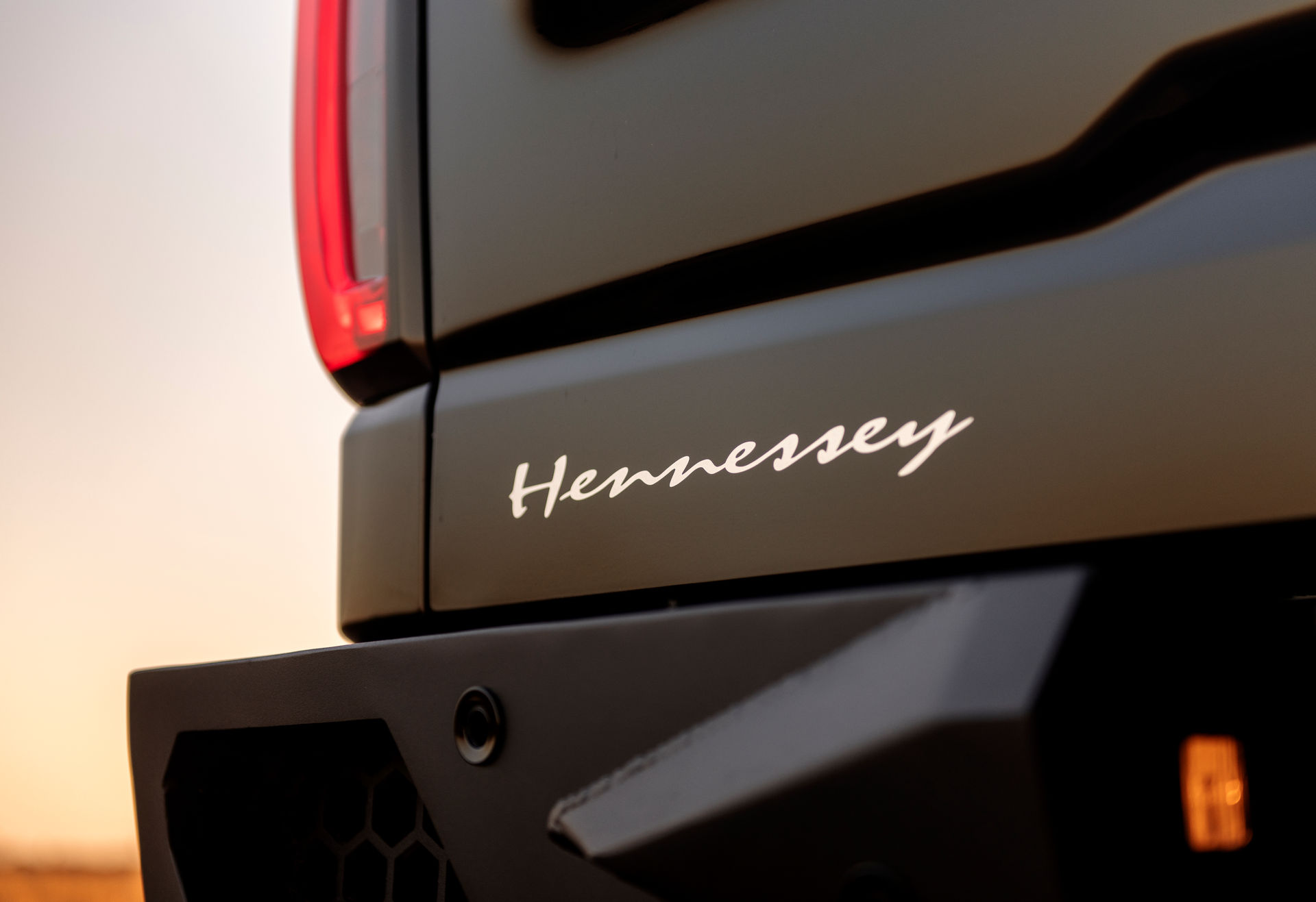 Hennessey’s 2020 GMC Sierra And Chevy Silverado Goliath Will Obliterate A Civic Type R In 0-60 MPH Sprint