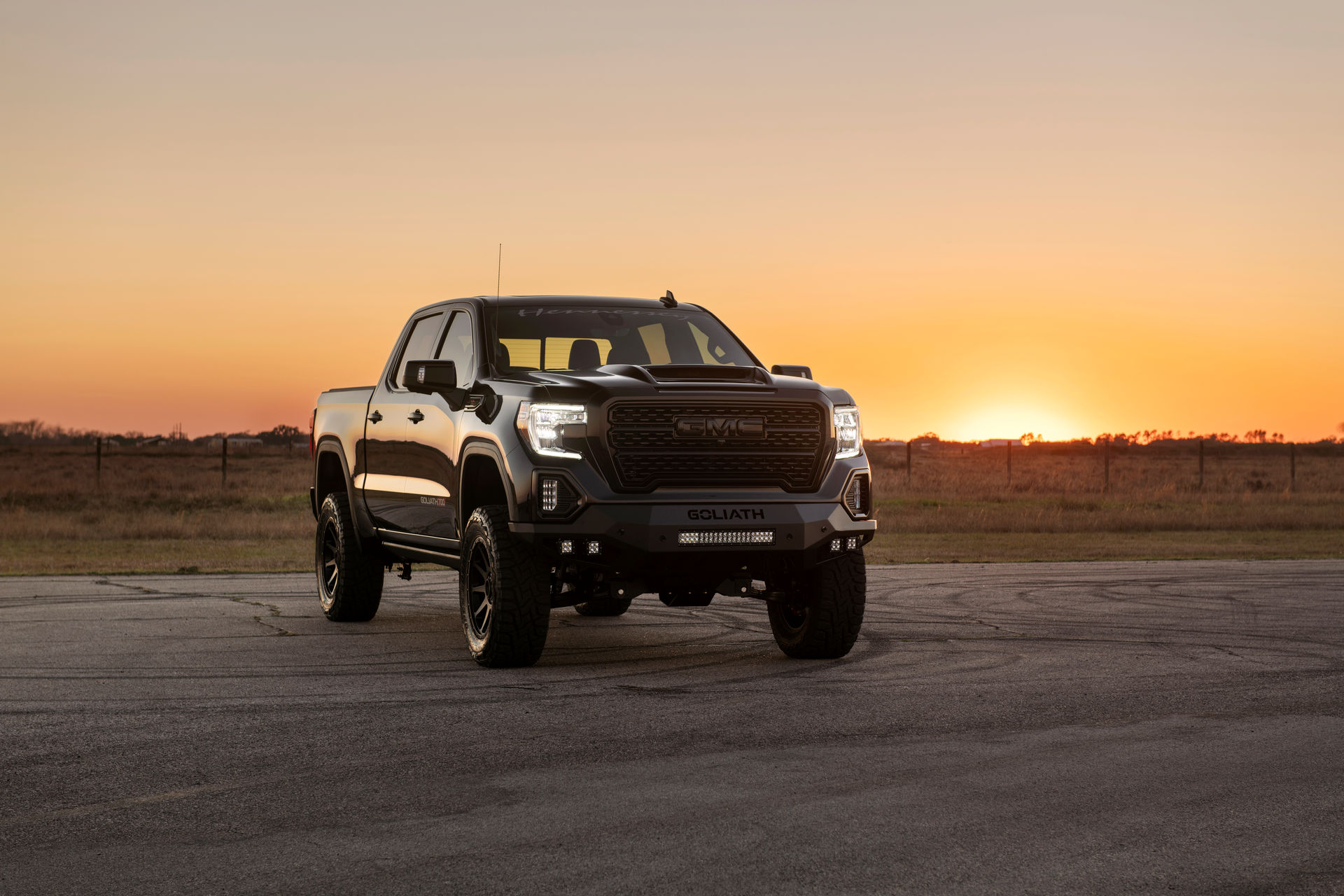 Hennessey’s 2020 GMC Sierra And Chevy Silverado Goliath Will Obliterate A Civic Type R In 0-60 MPH Sprint