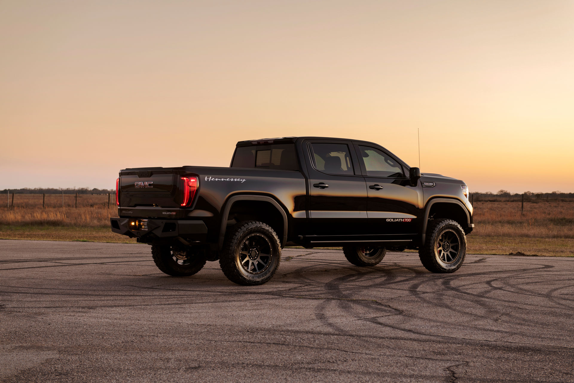 Hennessey’s 2020 GMC Sierra And Chevy Silverado Goliath Will Obliterate A Civic Type R In 0-60 MPH Sprint