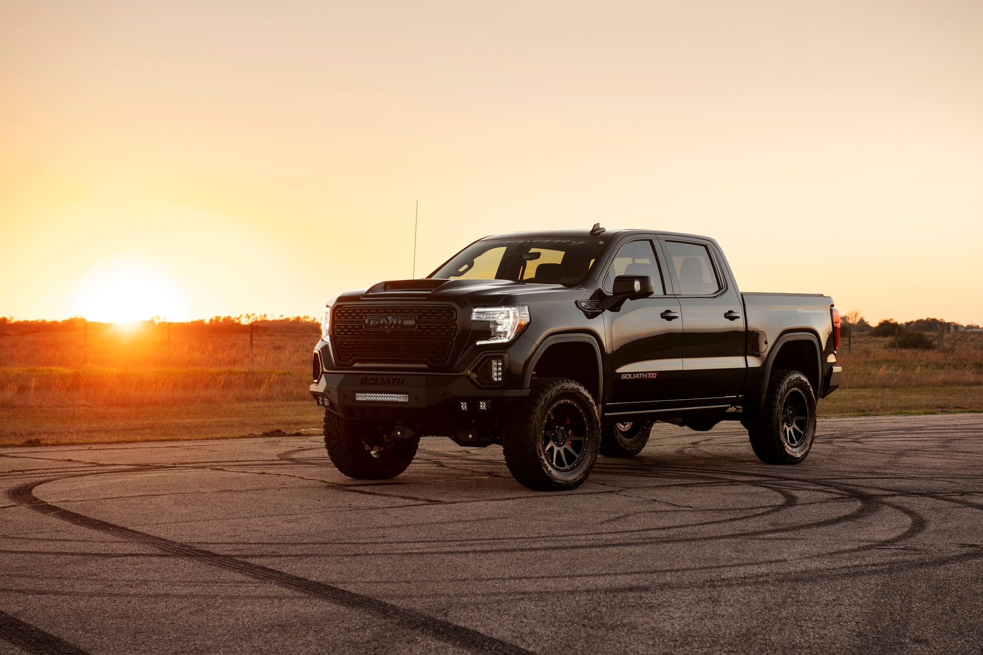 Hennessey’s 2020 GMC Sierra And Chevy Silverado Goliath Will Obliterate A Civic Type R In 0-60 MPH Sprint