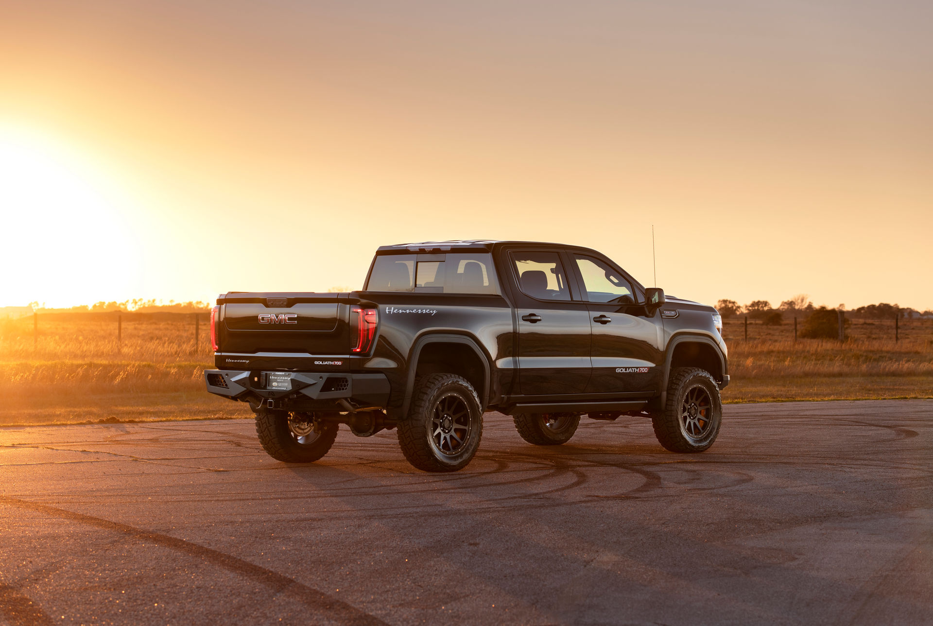 Hennessey’s 2020 GMC Sierra And Chevy Silverado Goliath Will Obliterate A Civic Type R In 0-60 MPH Sprint