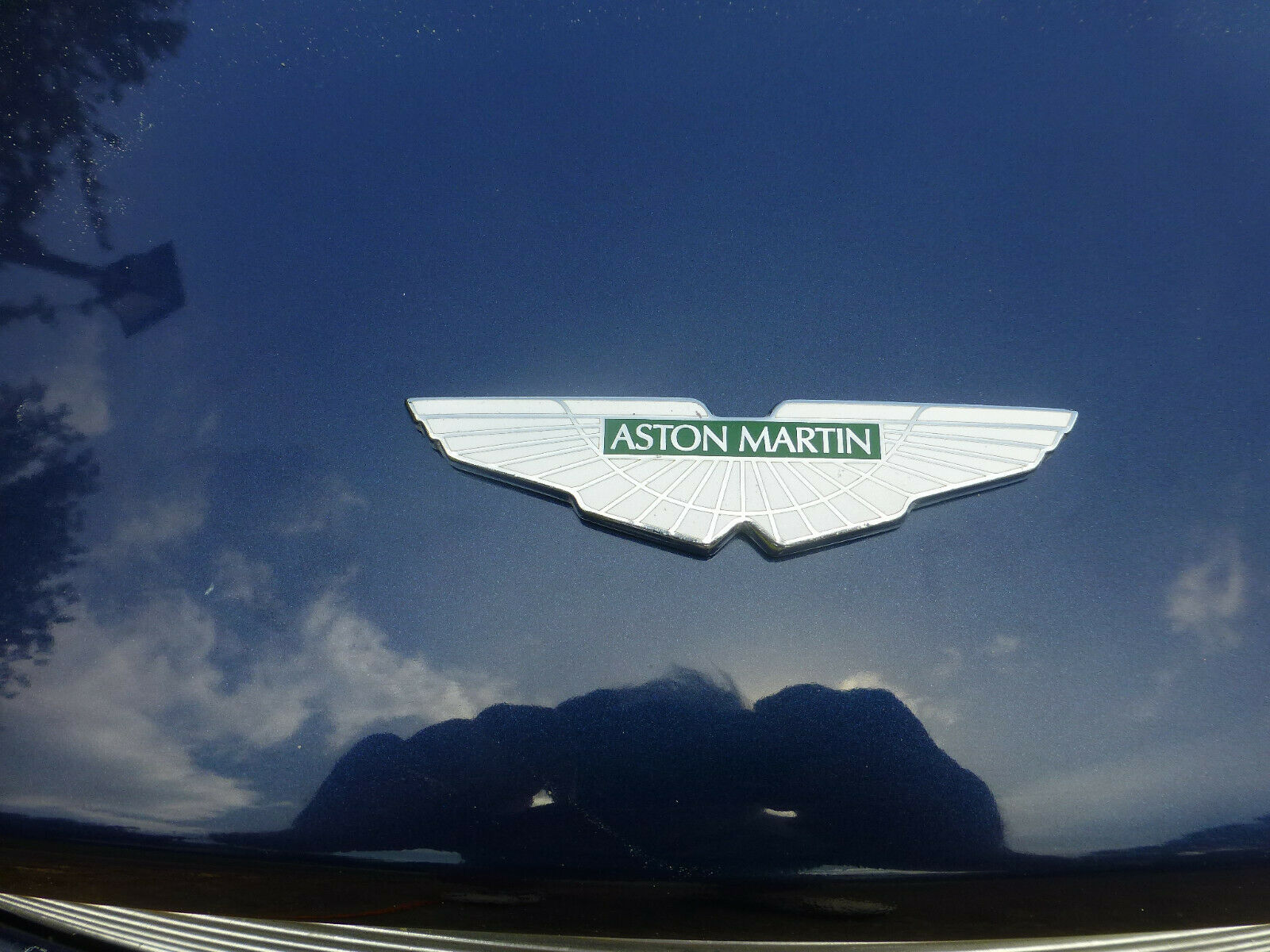 This Jag-Based Aston Martin Vanquish Replica Isn’t Half Bad