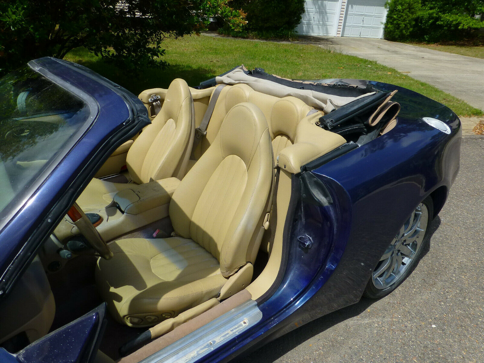 This Jag-Based Aston Martin Vanquish Replica Isn’t Half Bad