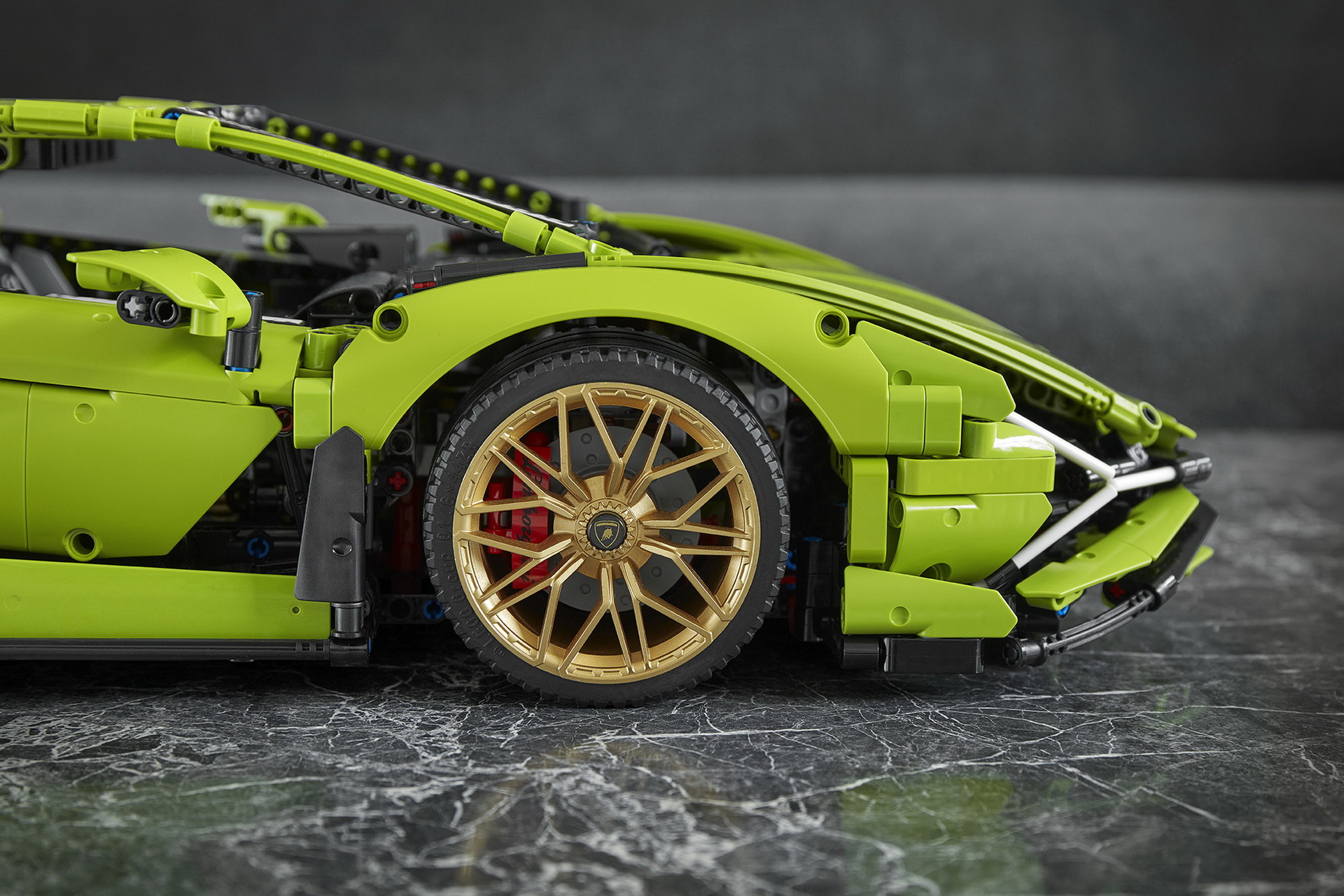 LEGO Technic Lamborghini Sian FKP 37 Is A 3,696 (Master)Piece 1:8 Scale Model