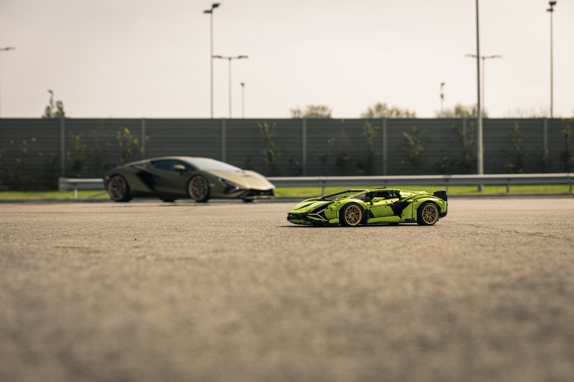 LEGO Technic Lamborghini Sian FKP 37 Is A 3,696 (Master)Piece 1:8 Scale Model