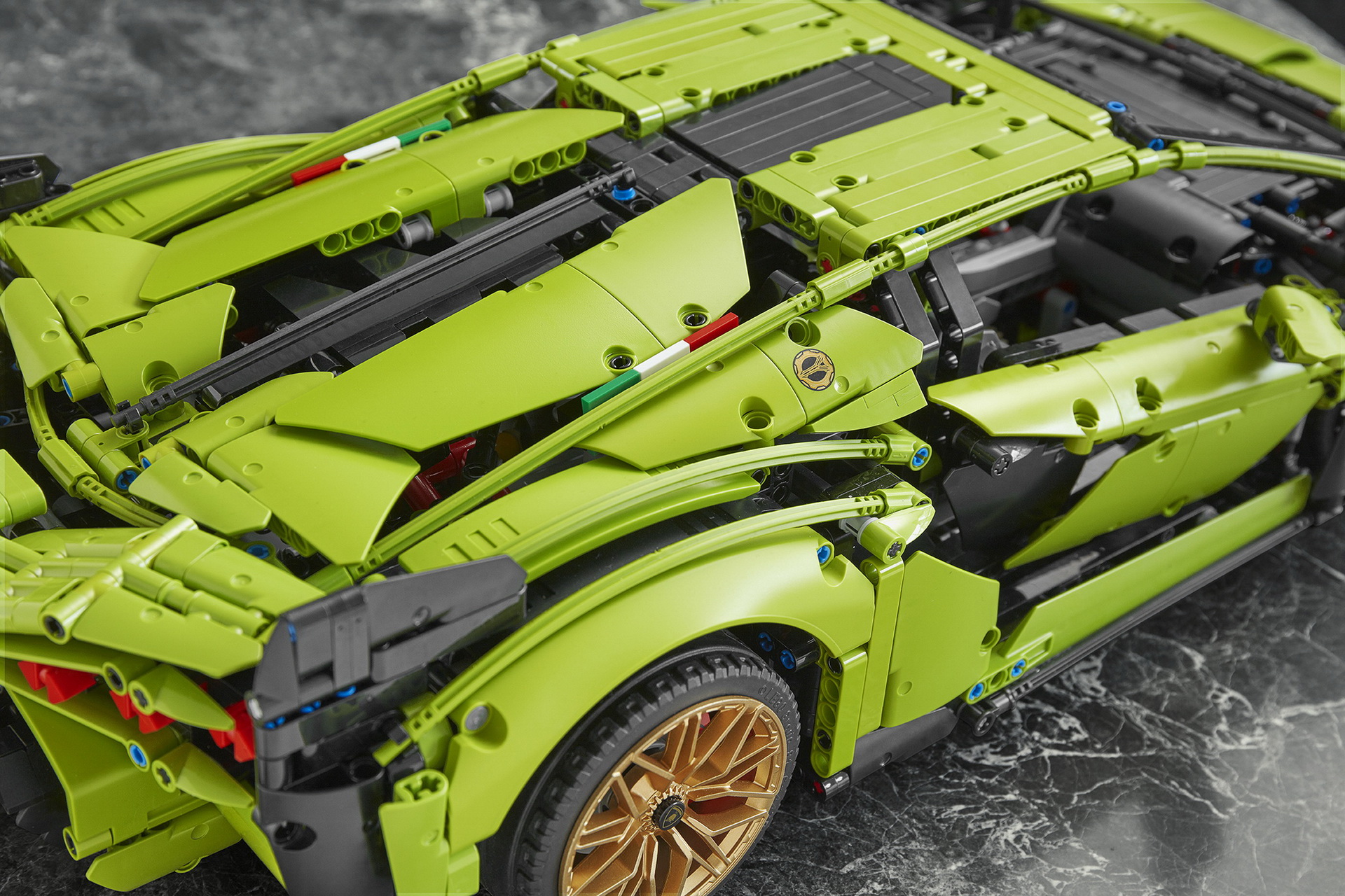 LEGO Technic Lamborghini Sian FKP 37 Is A 3,696 (Master)Piece 1:8 Scale Model