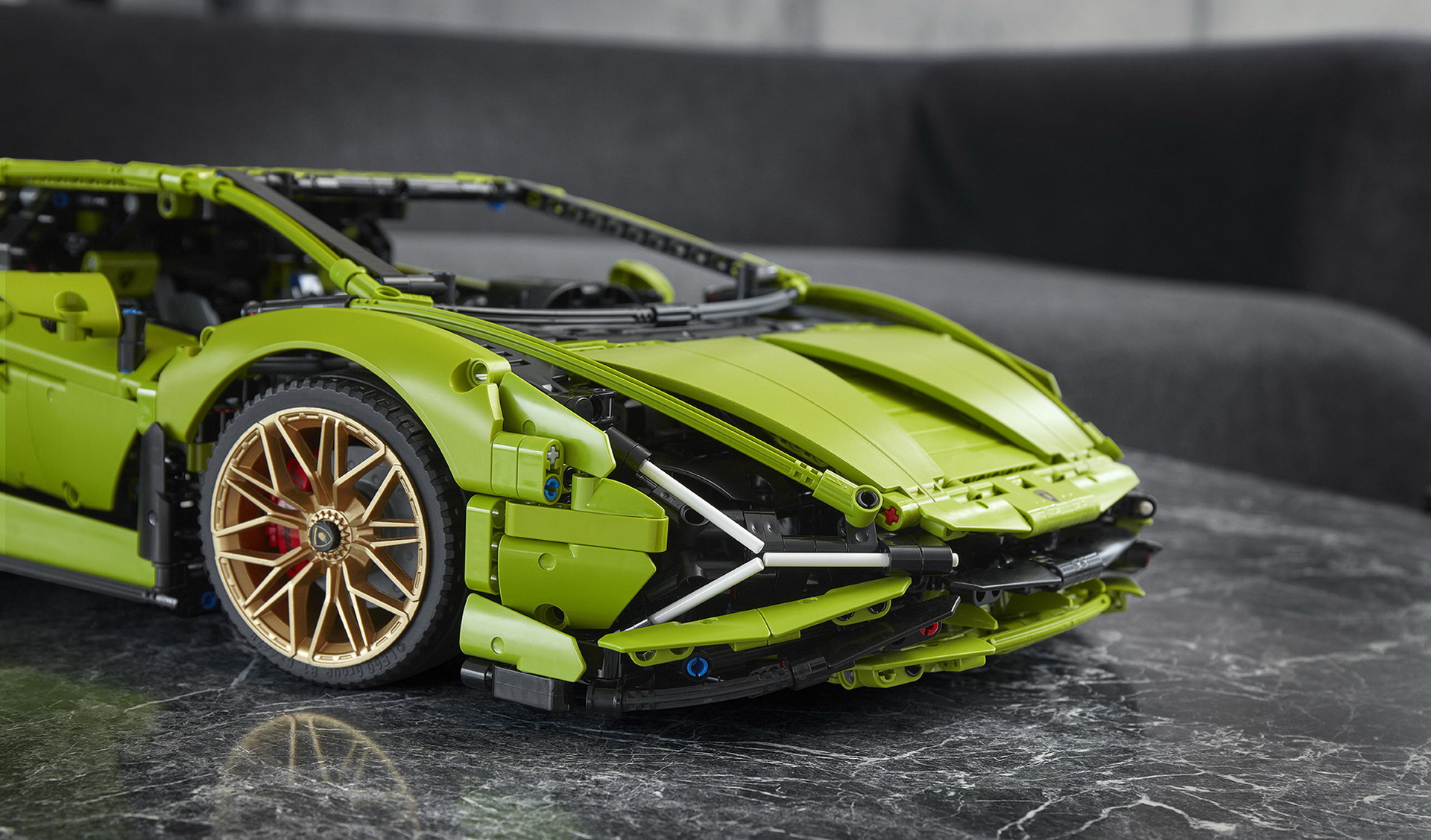 LEGO Technic Lamborghini Sian FKP 37 Is A 3,696 (Master)Piece 1:8 Scale Model