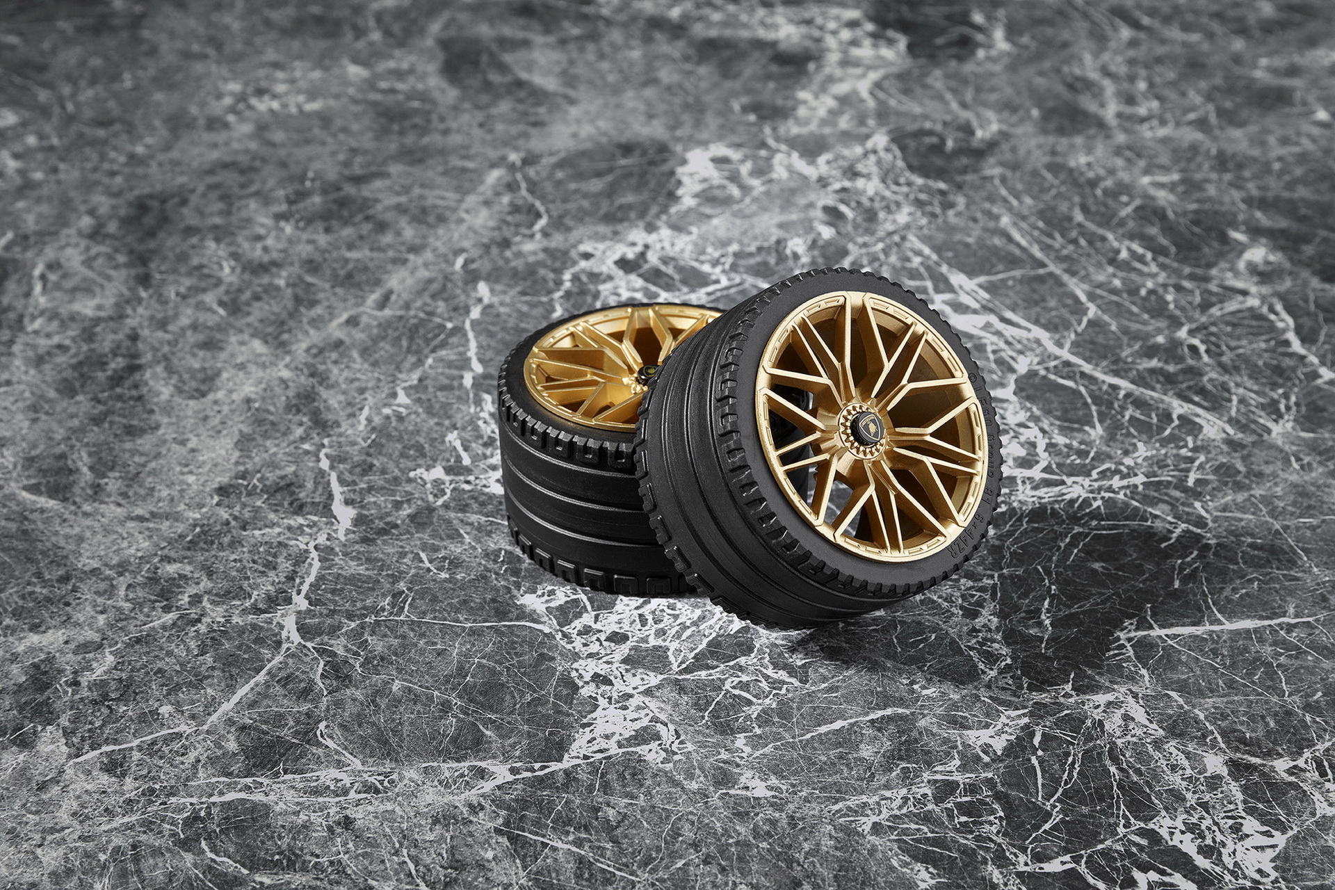 LEGO Technic Lamborghini Sian FKP 37 Is A 3,696 (Master)Piece 1:8 Scale Model