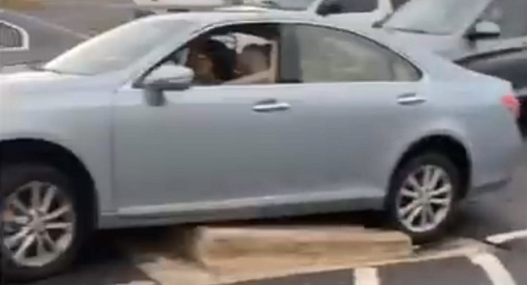  Lexus ES Beaches Itself On Median, But Driver Falls To Admit Defeat