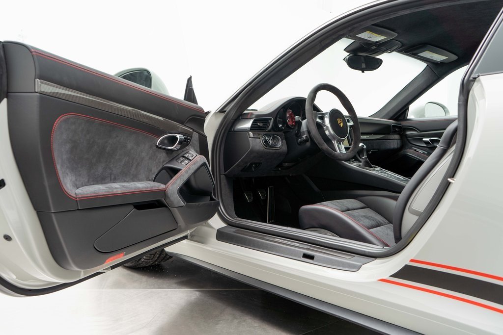 You Can Still Buy A New Porsche 911 Carrera GTS Rennsport Reunion Edition