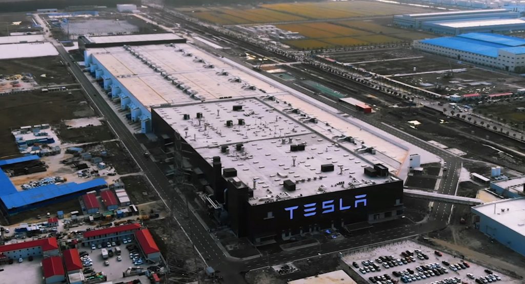  Tesla Halts Production At Chinese Gigafactory, Logistics Are Likely To Blame