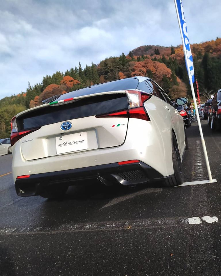 This Toyota Prius Identifies As A Ferrari FF
