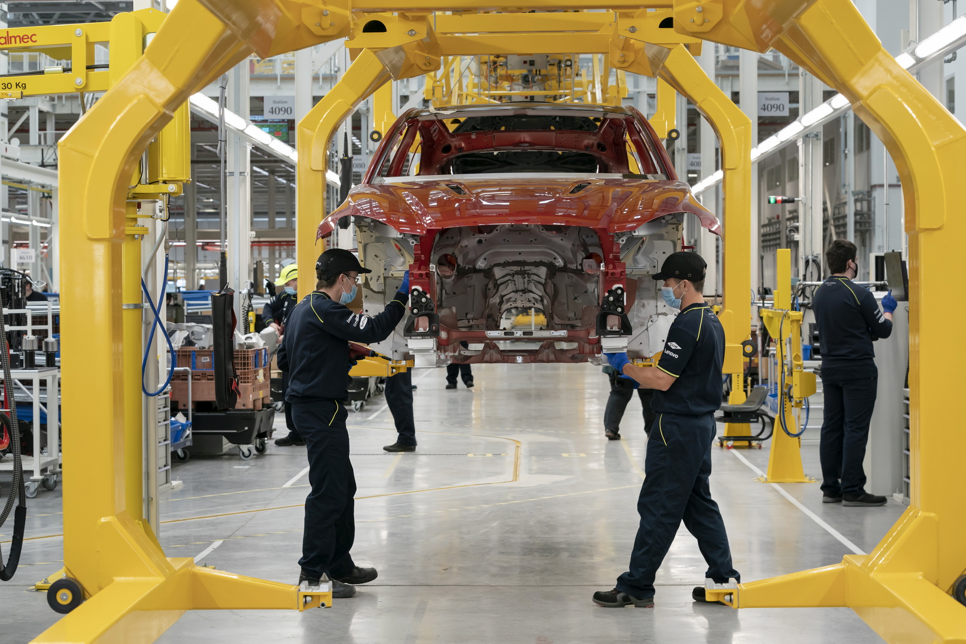 Aston Martin Starts Making Cars Again, Workers Have To Comply To The New Normal