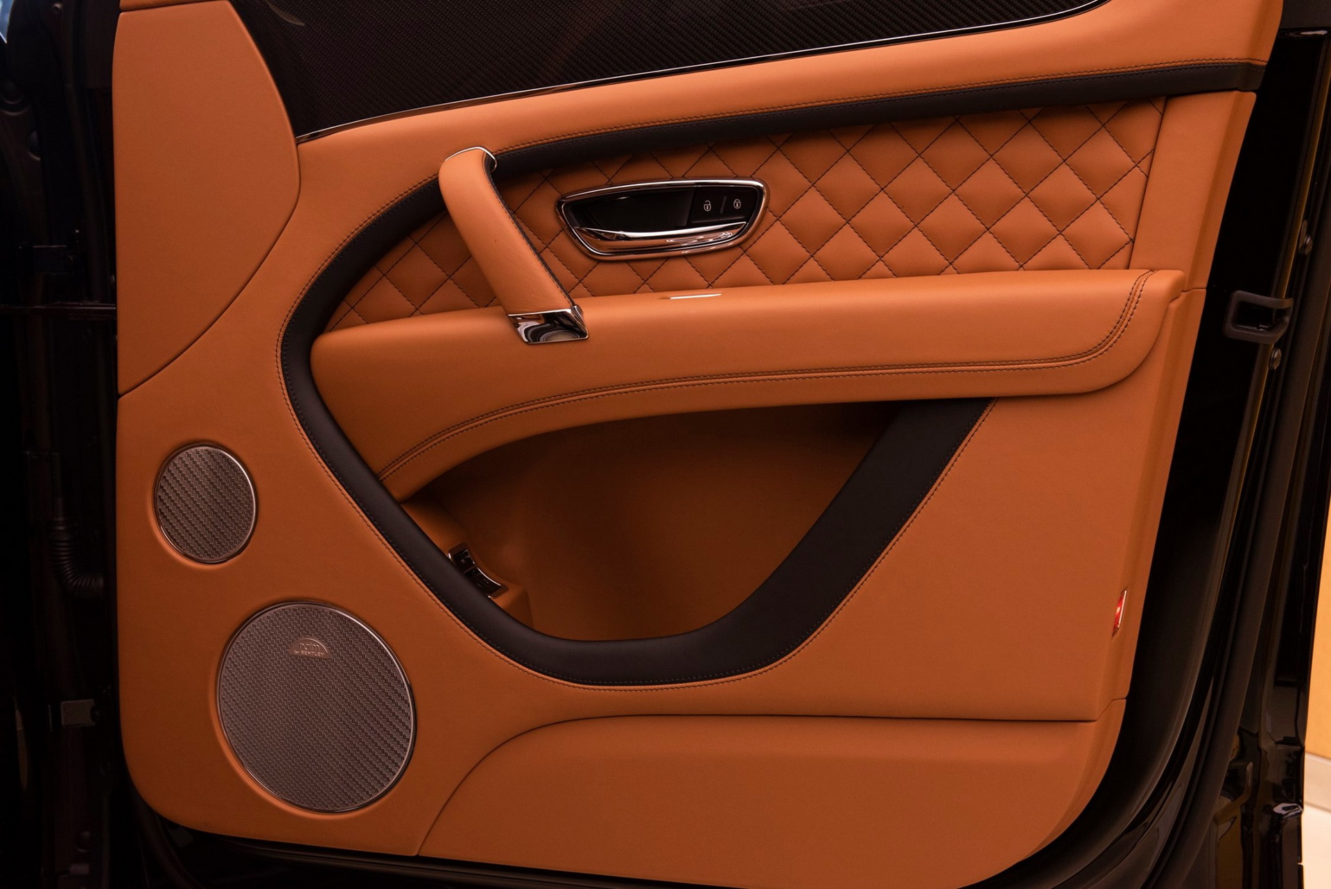 All-Black Bentley Bentayga Speed Is How The World’s Fastest SUV Stays Inconspicuous