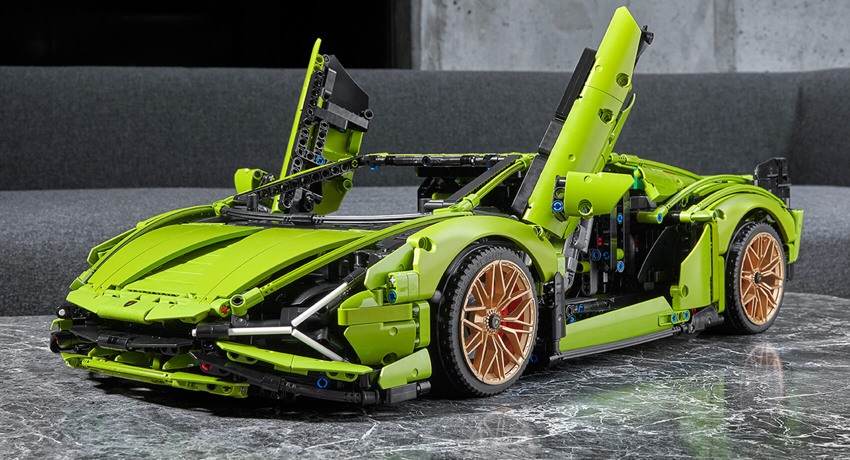 LEGO Technic Lamborghini Sian FKP 37 Is A 3,696 (Master)Piece 1:8 Scale