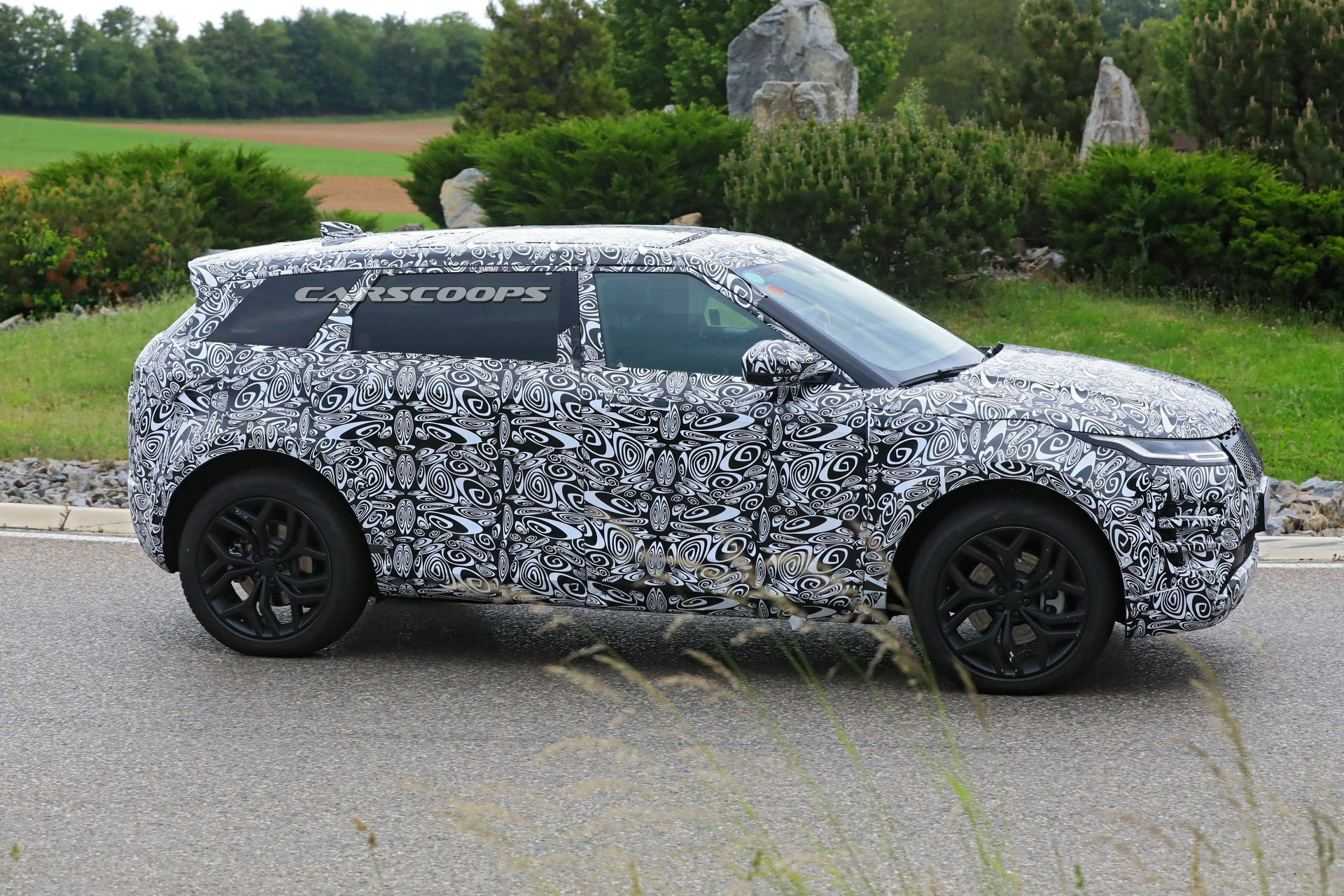 New Range Rover Evoque LWB Model Could Make Regular Evoque Obsolete