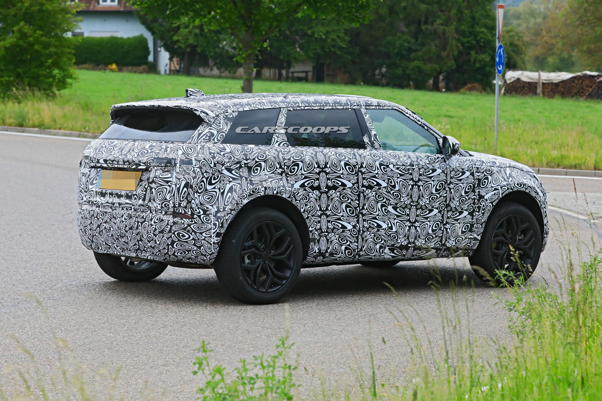New Range Rover Evoque LWB Model Could Make Regular Evoque Obsolete