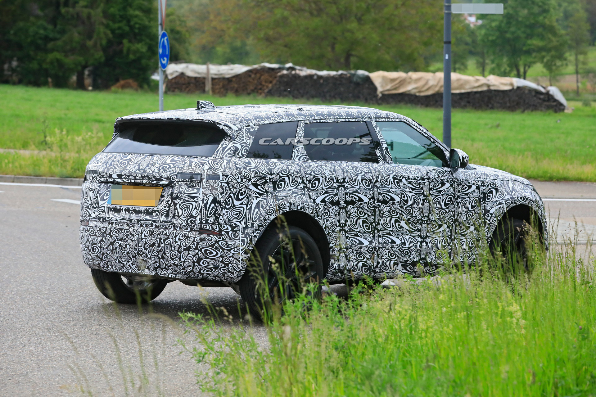New Range Rover Evoque LWB Model Could Make Regular Evoque Obsolete