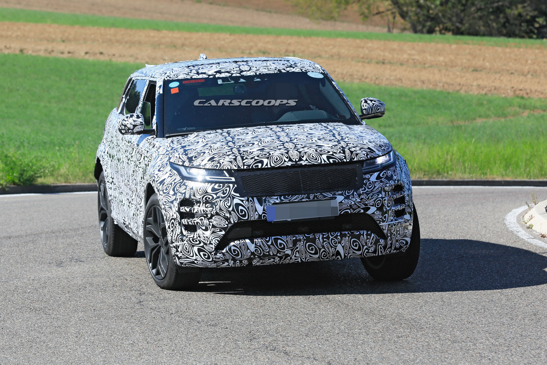 New Range Rover Evoque LWB Model Could Make Regular Evoque Obsolete
