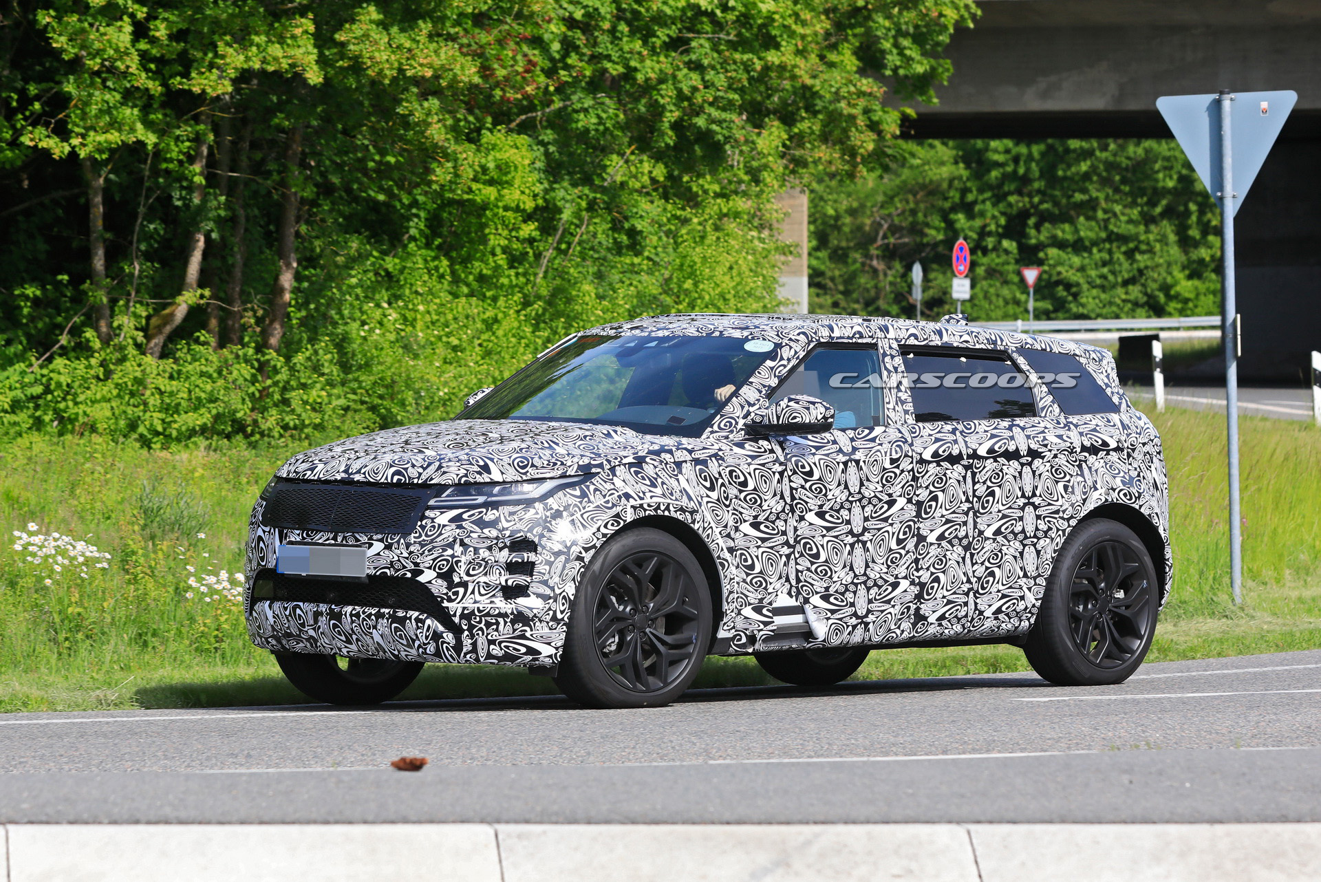 New Range Rover Evoque LWB Model Could Make Regular Evoque Obsolete