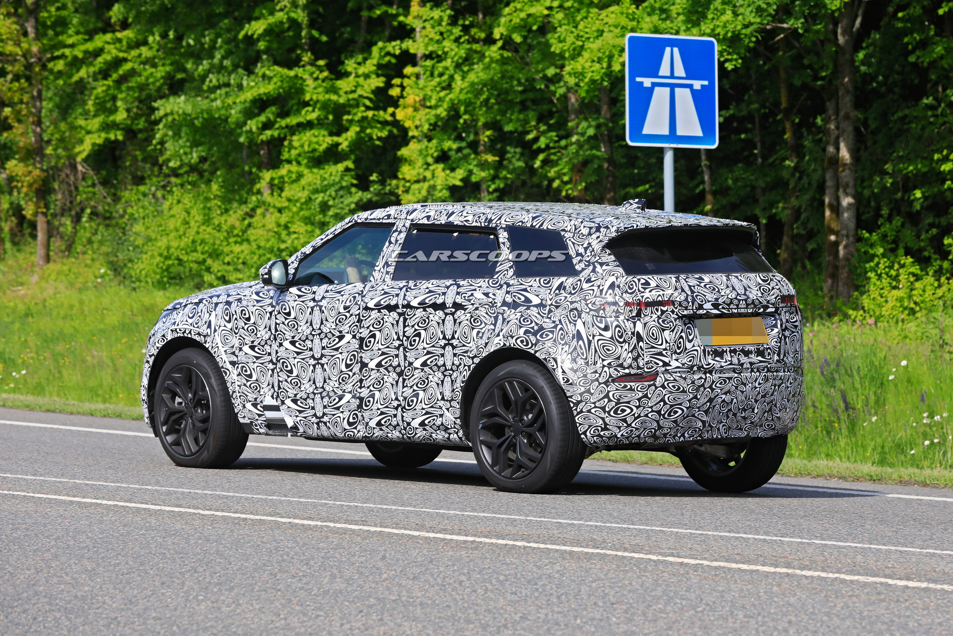 New Range Rover Evoque LWB Model Could Make Regular Evoque Obsolete