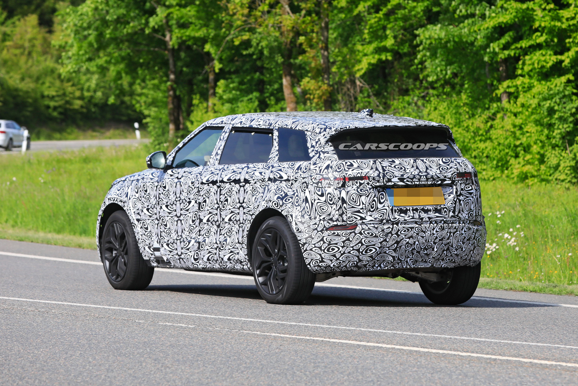 New Range Rover Evoque LWB Model Could Make Regular Evoque Obsolete