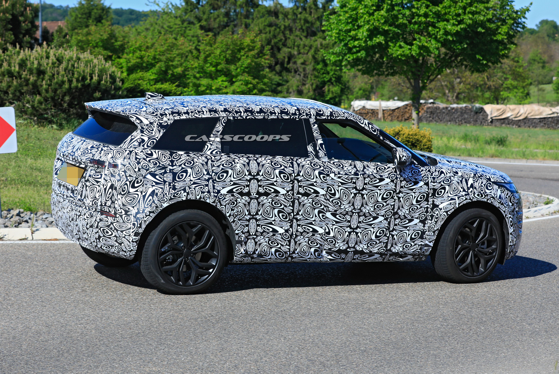 New Range Rover Evoque LWB Model Could Make Regular Evoque Obsolete