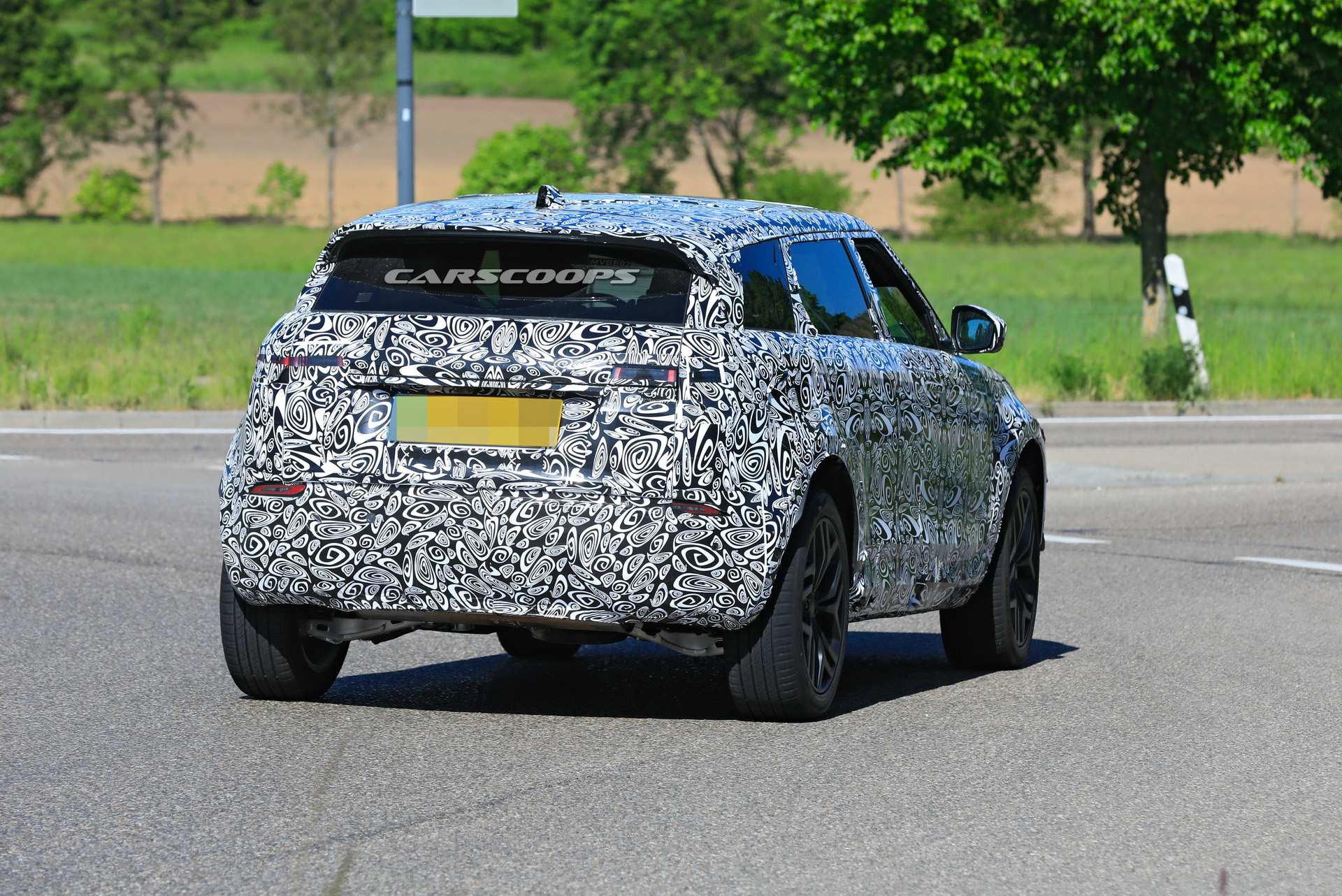 New Range Rover Evoque LWB Model Could Make Regular Evoque Obsolete