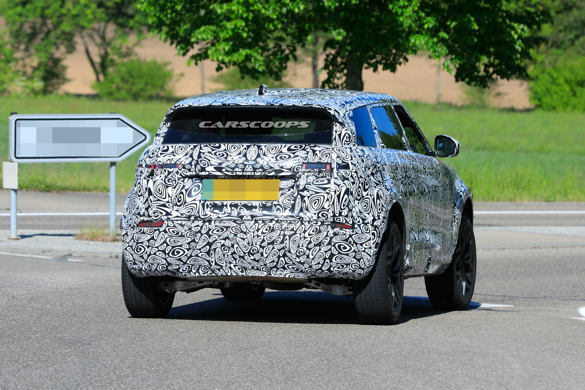 New Range Rover Evoque LWB Model Could Make Regular Evoque Obsolete