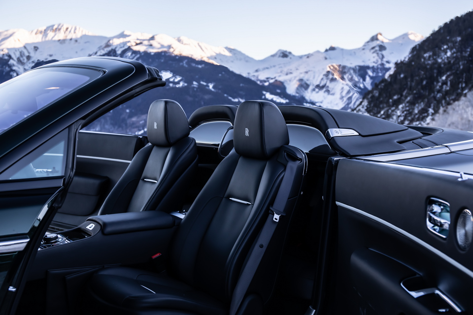 Rolls-Royce’s Aero Cowling Is How You Make Your Dawn Even More Exclusive