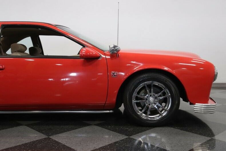 This Retro-Inspired Ford Thunderbird Is All Kinds Of Wrong