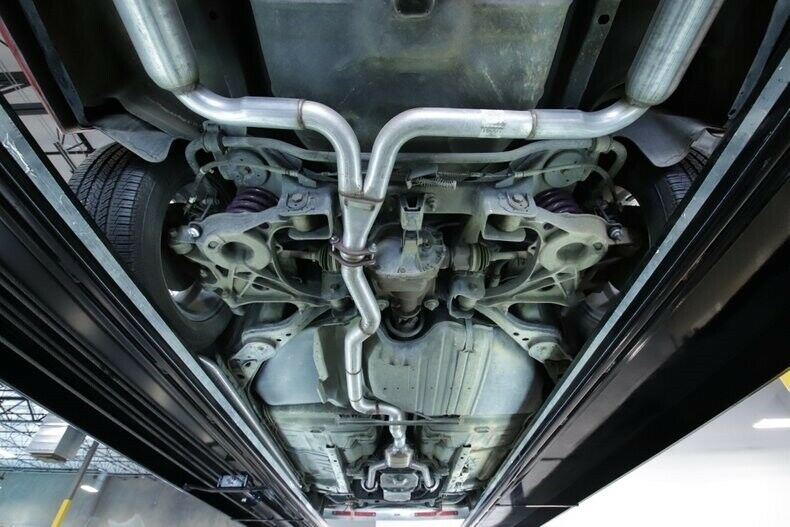 This Retro-Inspired Ford Thunderbird Is All Kinds Of Wrong