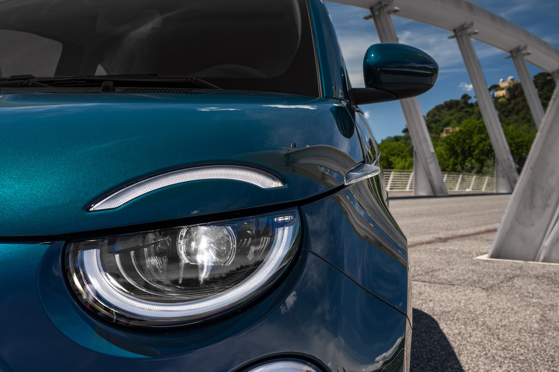 Fiat’s New Electric 500 Hatchback Debuts In Special ‘La Prima’ Edition