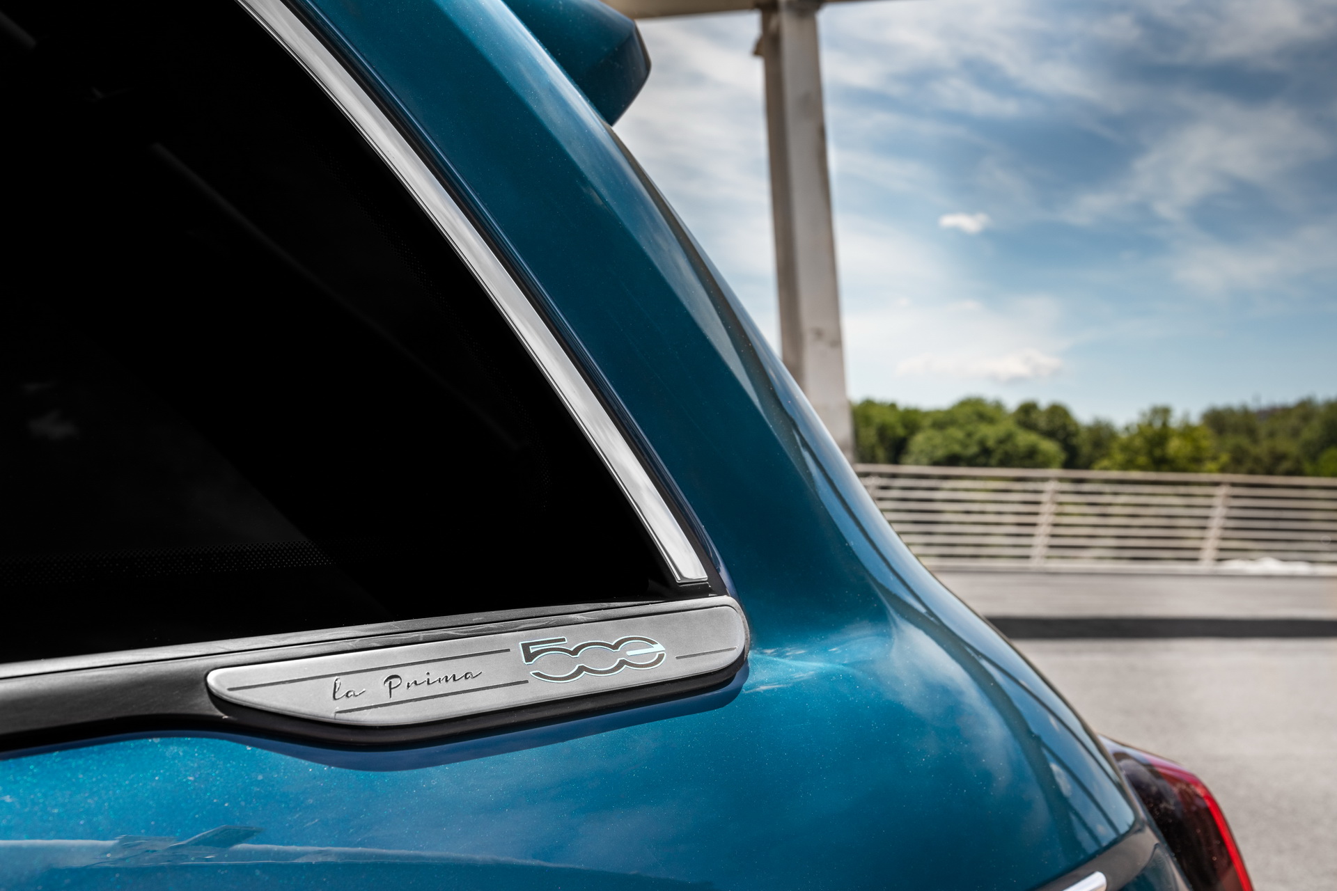 Fiat’s New Electric 500 Hatchback Debuts In Special ‘La Prima’ Edition