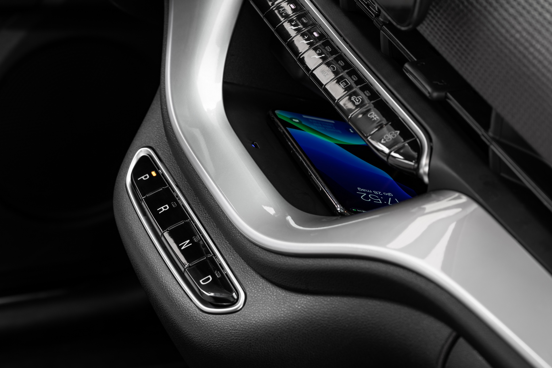 Fiat’s New Electric 500 Hatchback Debuts In Special ‘La Prima’ Edition