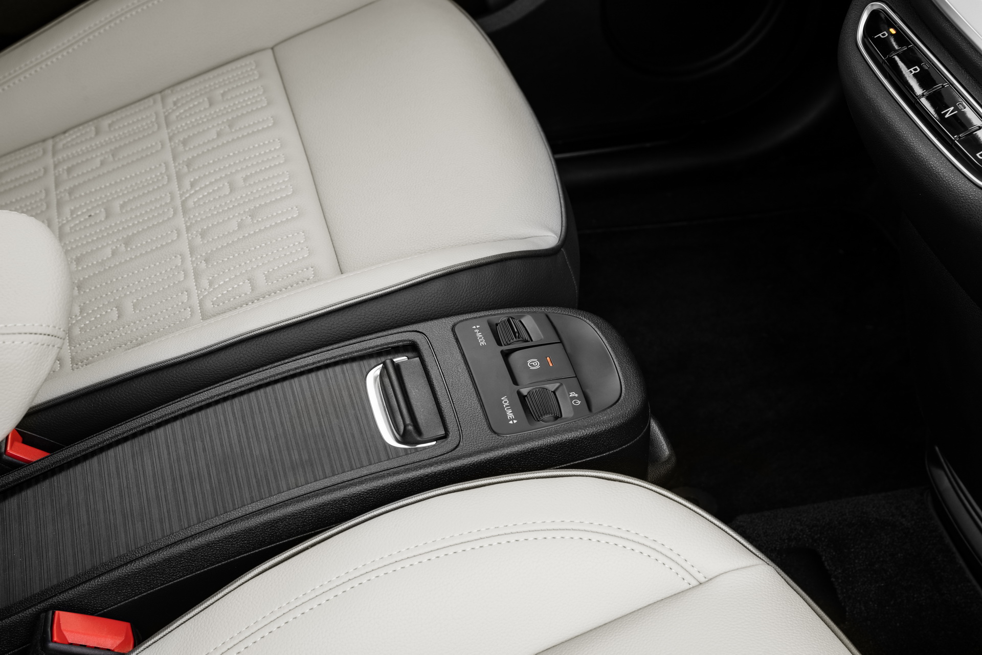 Fiat’s New Electric 500 Hatchback Debuts In Special ‘La Prima’ Edition