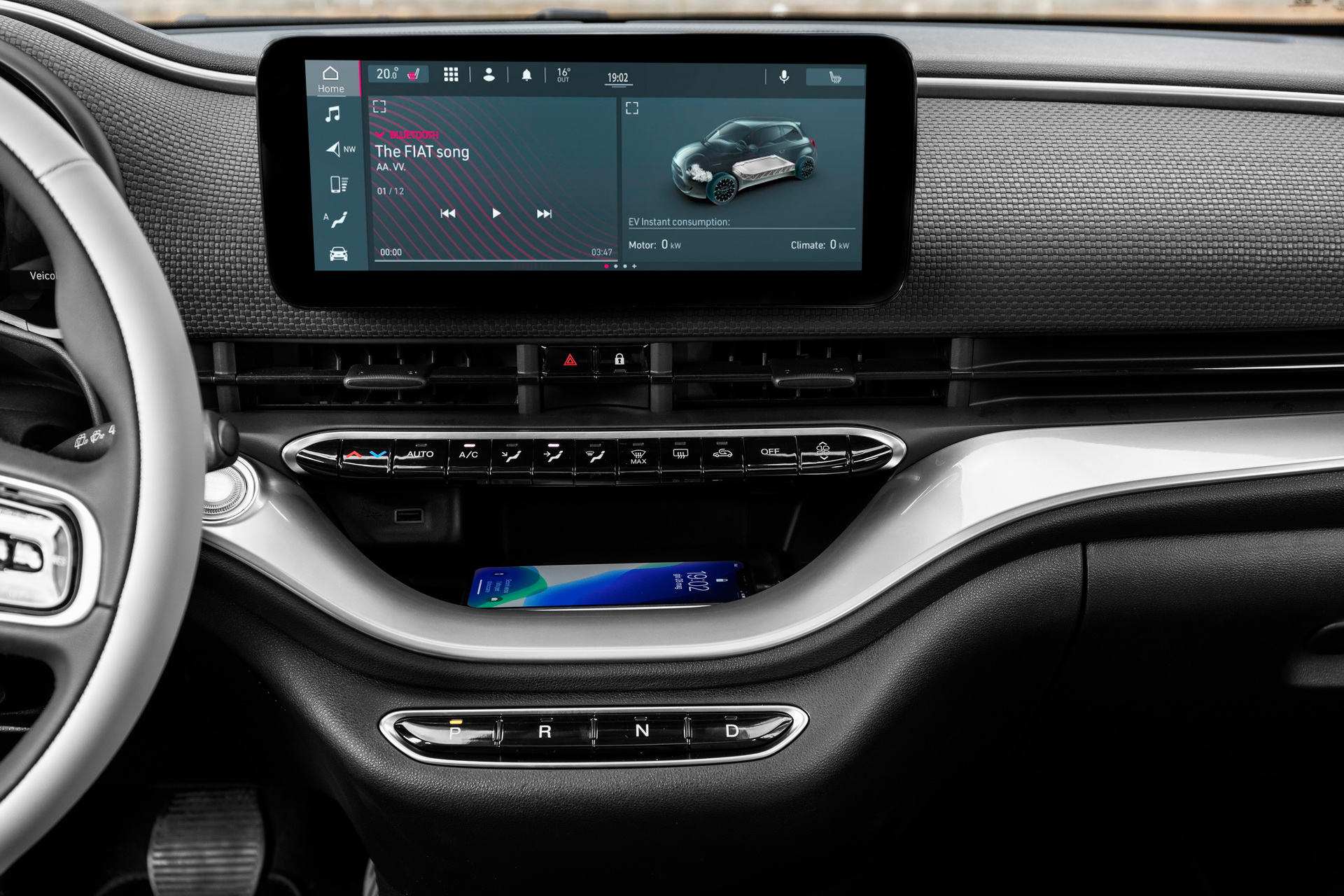 Fiat’s New Electric 500 Hatchback Debuts In Special ‘La Prima’ Edition