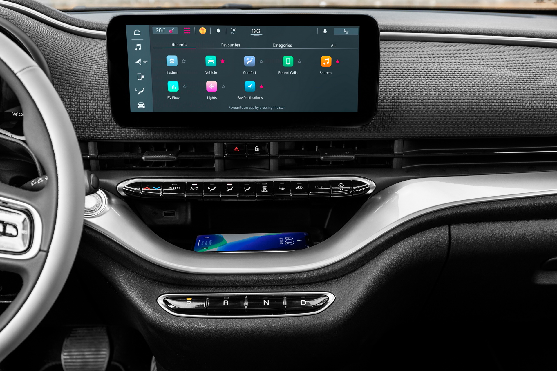 Fiat’s New Electric 500 Hatchback Debuts In Special ‘La Prima’ Edition