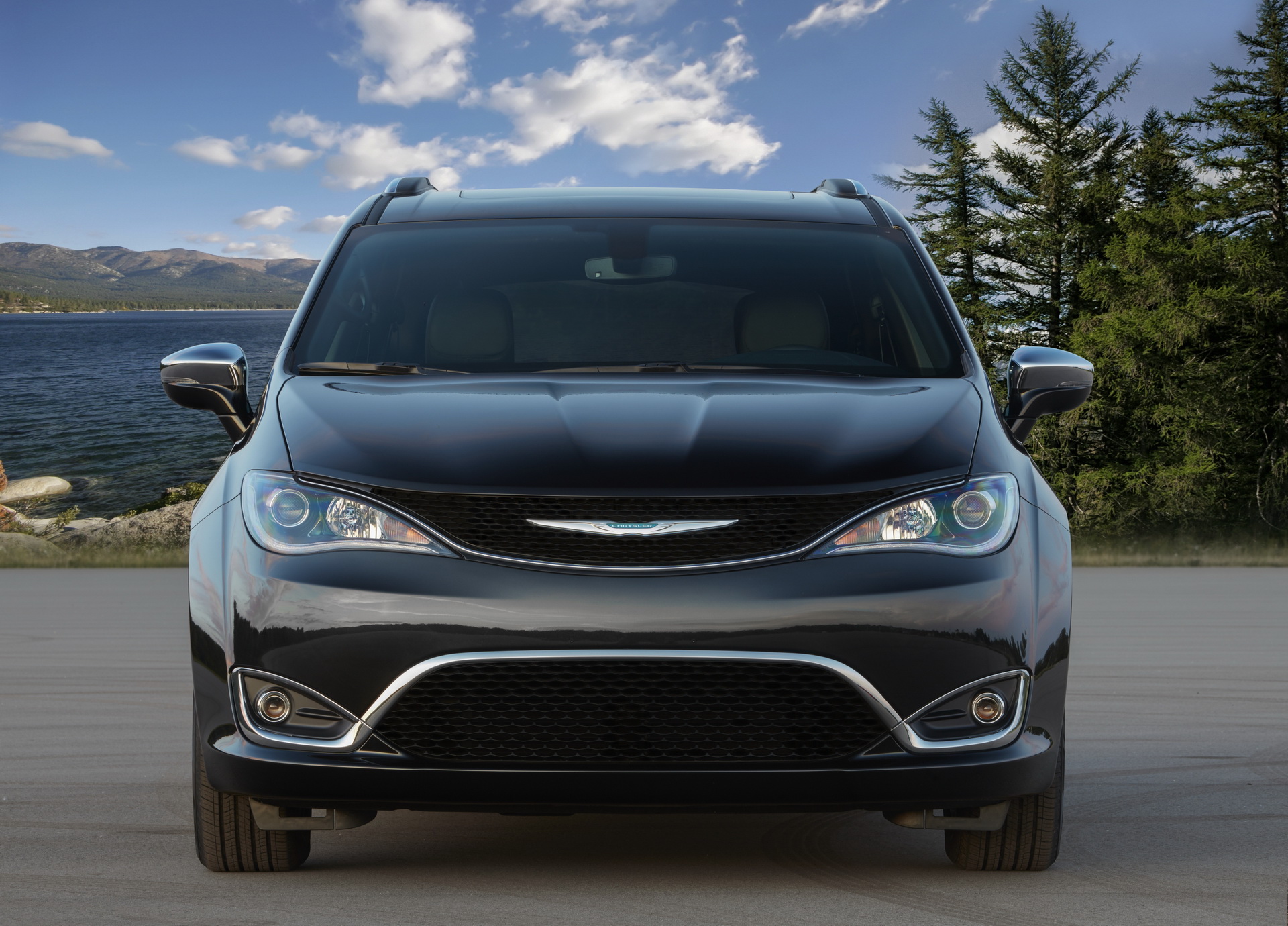 Chrysler Recommends Pacifica Hybrid Owners Not To Park Near Other Cars Or In Garages Due To Fire Risk
